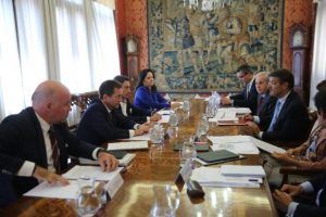 Imagen del encuentro entre el Ministerio de Justicia, con el ministro Rafael Catalá al frente, y los representantes de las cuatro asociaciones judiciales.
