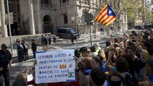 El Poder Judicial y la vendedora de enciclopedias