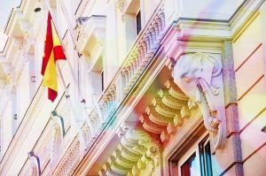 La sede del Consejo General del Poder Judicial, en la calle del marqués de la Ensenada de Madrid, fue antes el Teatro Lírico, el cual sufrió un incendio, a principios de siglo, y después el Liceo Francés.