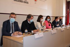 Representantes de las cuatro asociaciones judiciales y los portavoces de PSOE y PP en la Comisión de Justicia del Congreso, en un momento del debate sobre la renovación del Consejo.