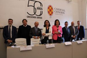 De izquierda a derecha: Jorge Fernández, portavoz nacional de la AJFV; Luis Santamaría, portavoz del PP en la Comisión de Justicia del Congreso de los Diputados; Cristina de Vicente, vicepresidenta de Foro Judicial Independiente; María Jesús del Barco, presidenta de la Asociaciín Profesional de la Magistratura; Francisco Aranda, portavoz del PSOE en la Comisión de Justicia del Congreso de los Diputados; y Fernando de la Fuente, entonces viceportavoz de Juezas y Jueces para la Democracia.